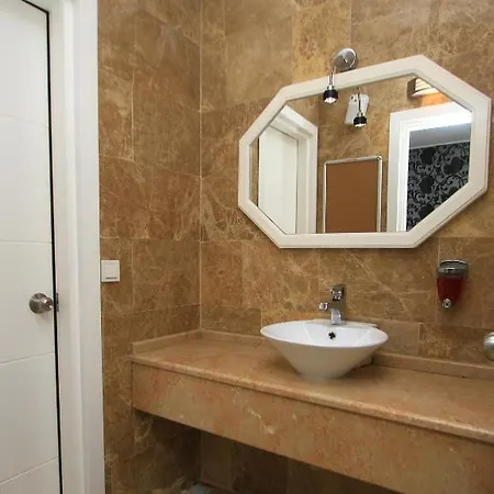 بوتيك لاريمار 3* Çeşme
