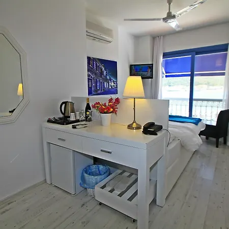 بوتيك لاريمار Çeşme