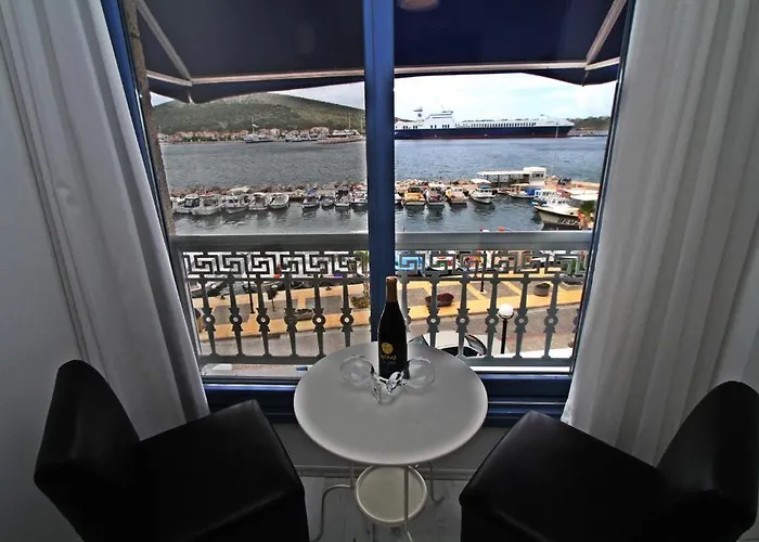 拉丽玛尔精品酒店 3* Çeşme