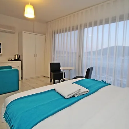 Larimar Boutique Чешме