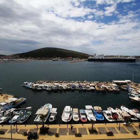 Гостьовий будинок Larimar Boutique