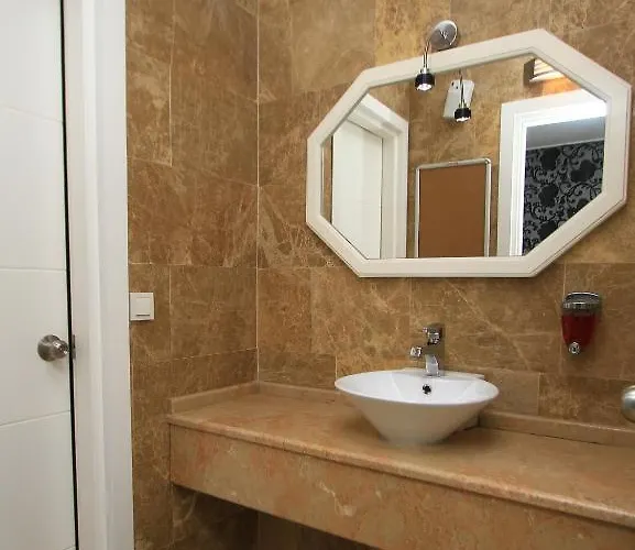 Larimar Boutique 3* Чешме